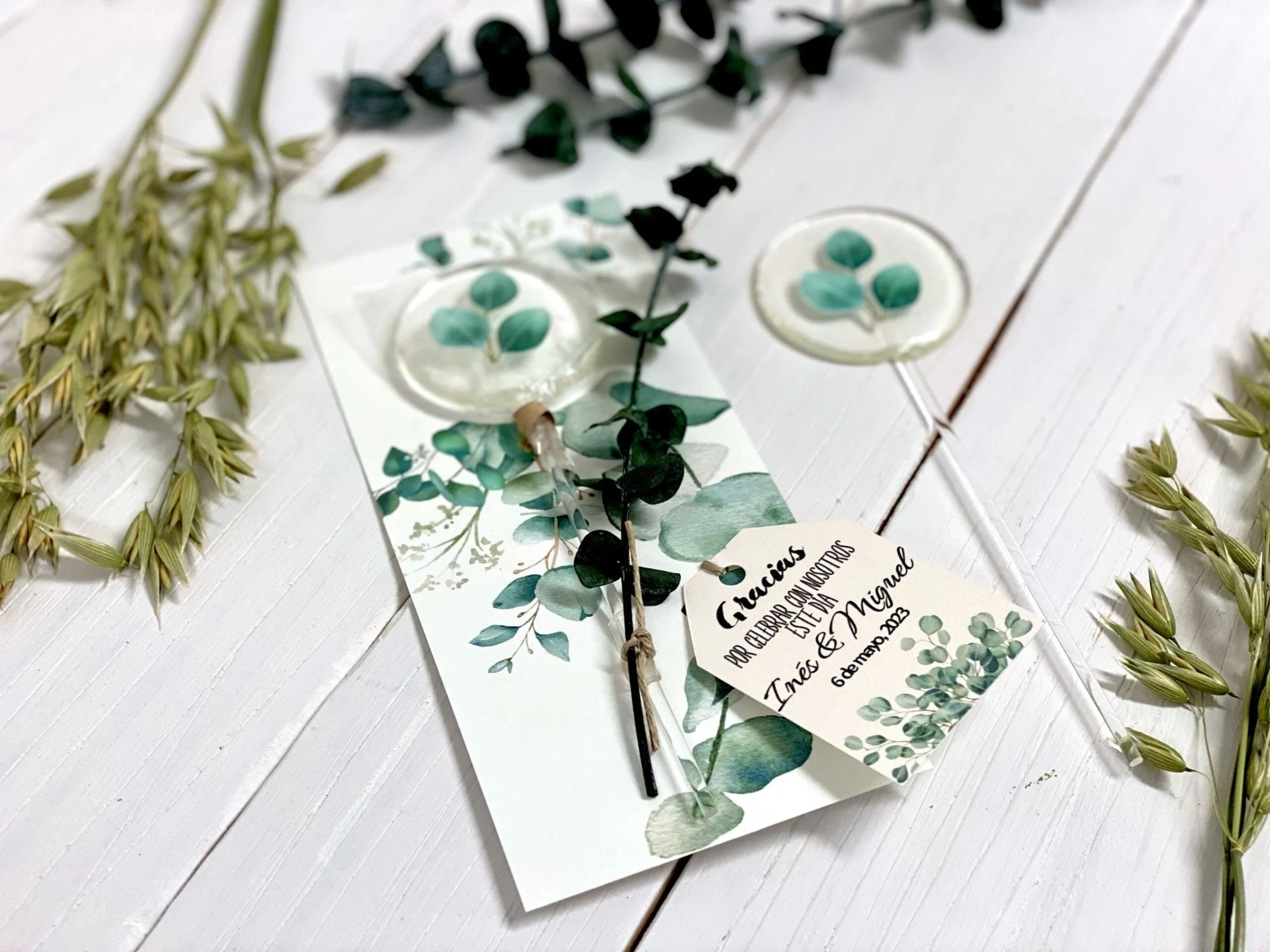 Wedding details: eucalyptus leaves - Image 2