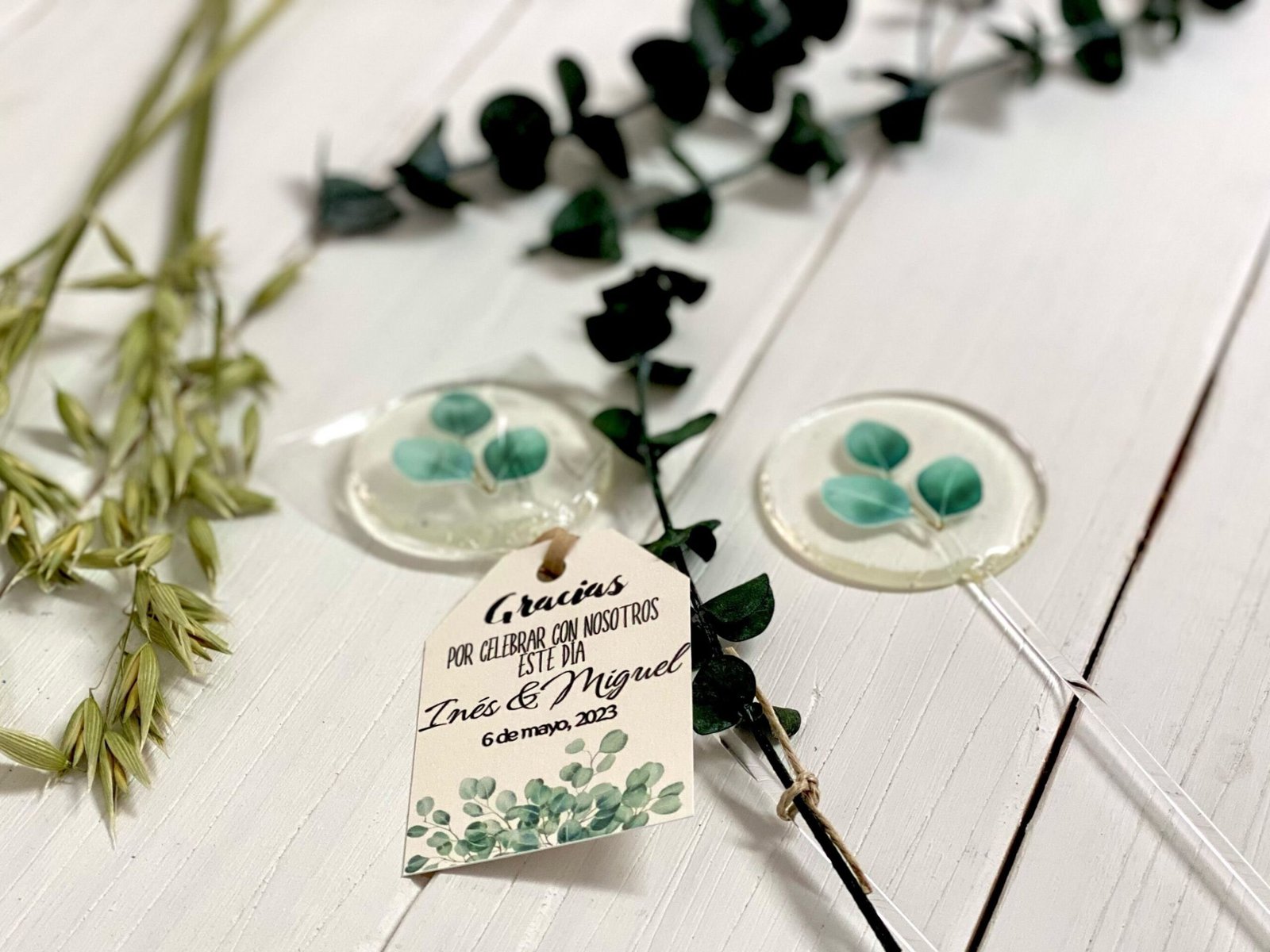 Detalles de boda hojas de eucalipto - Imagen 5