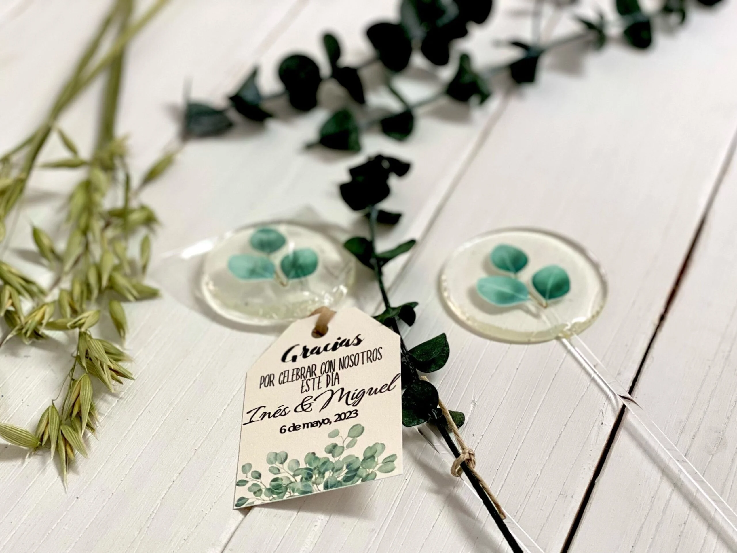 Wedding details: eucalyptus leaves - Image 5