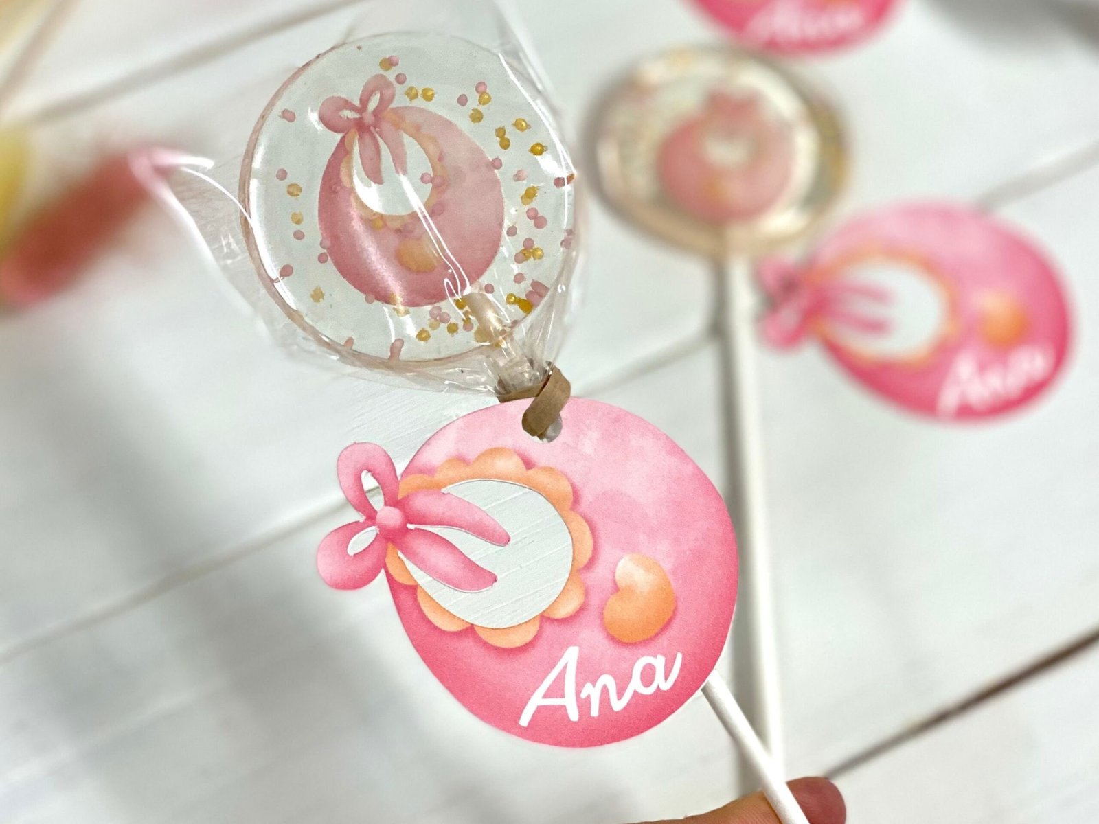 Piruleras personalizadas baby shower babero rosa - Imagen 4