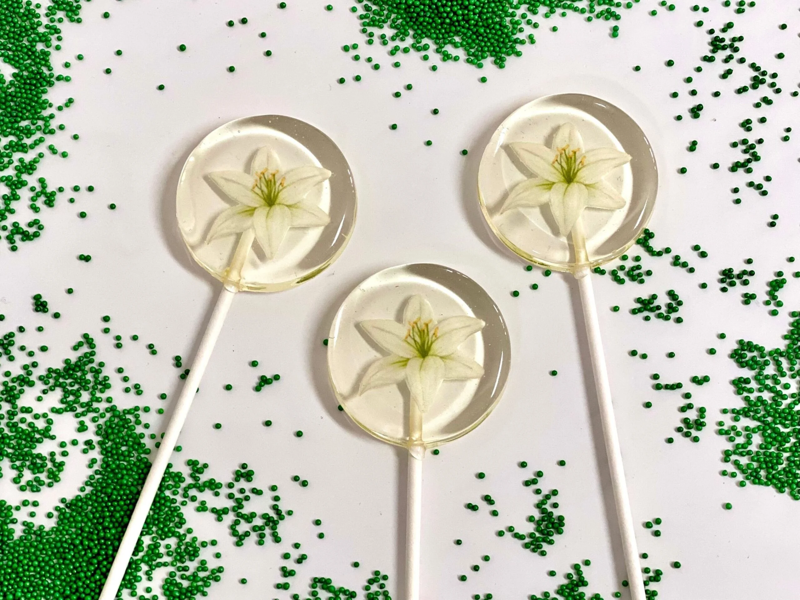 Individuell gestaltete Lilienblüten-Lutscher