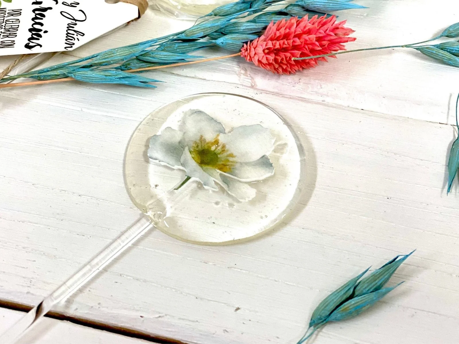 Wedding details with white flowers - Image 6